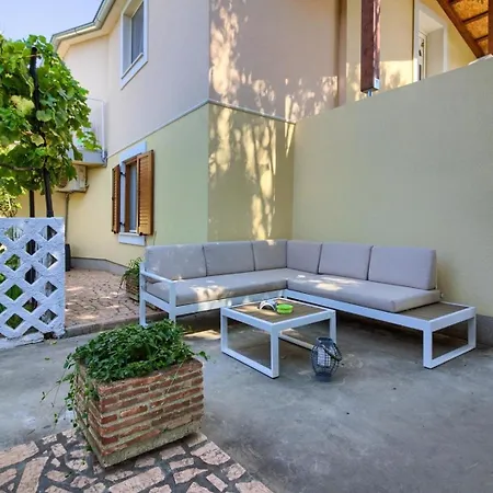 Holiday home Mit Privatpool Fuer 12 Personen Ca 150 Qm In Sisan, Istrien Suedkueste Von Istrien Sisan