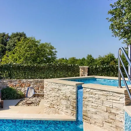 Holiday home Mit Privatpool Fuer 12 Personen Ca 150 Qm In Sisan, Istrien Suedkueste Von Istrien