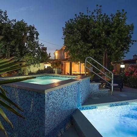 Mit Privatpool Fuer 12 Personen Ca 150 Qm In Sisan, Istrien Suedkueste Von Istrien Holiday home *