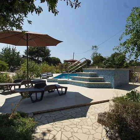 Holiday home Mit Privatpool Fuer 12 Personen Ca 150 Qm In Sisan, Istrien Suedkueste Von Istrien